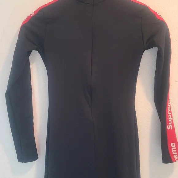 Womens Supreme Dress size: small/ NEW never been worned - Picture 2 of 3